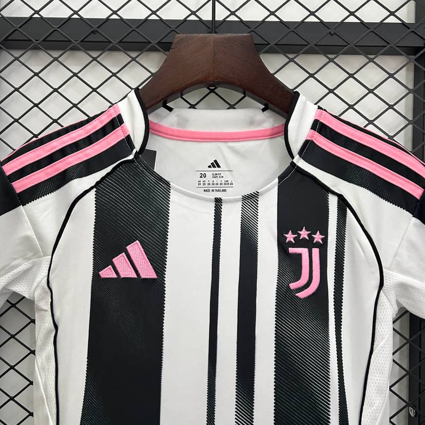 Dziecięcy zestaw Juventusu domowy 2025/26--2