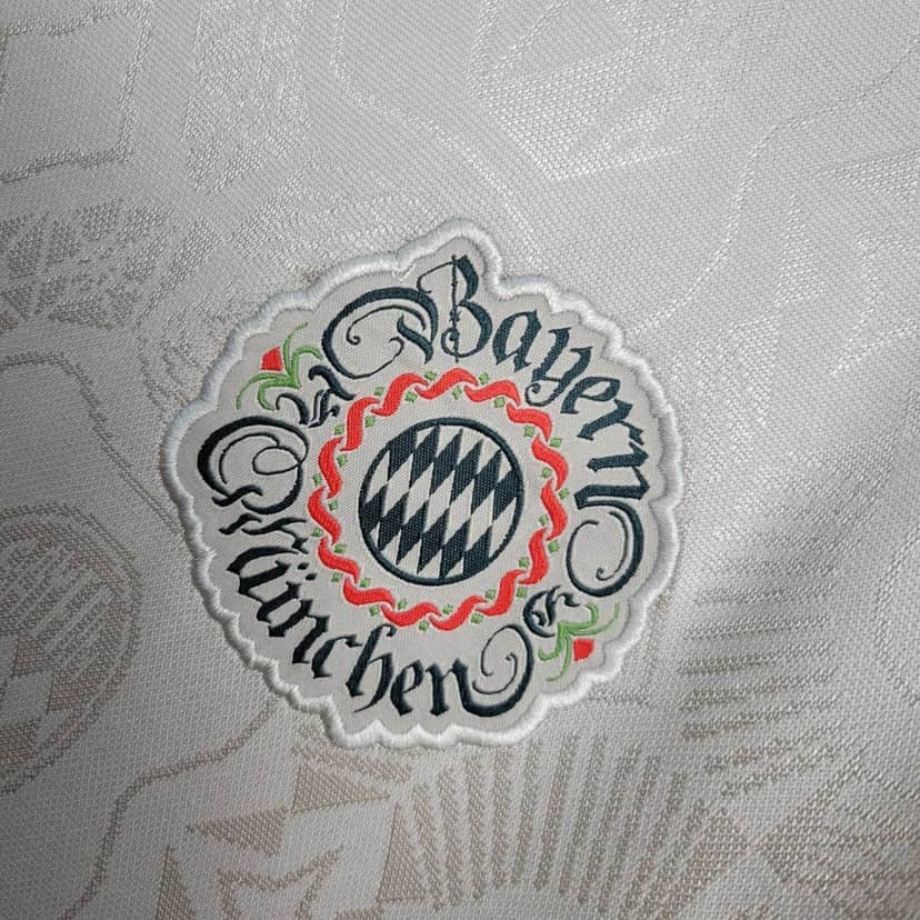 Koszulka Bayernu Monachium edycja specjalna Oktoberfest 2025/26 jasnoszara--5